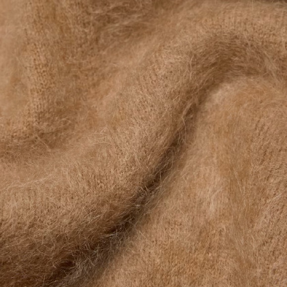 Aritzia Brushed Cashmere Relaxed CrewneckSweater.NWT. - Picture 8 of 8